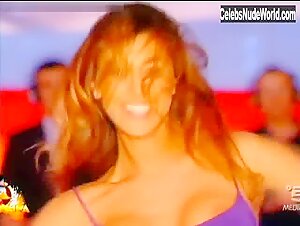 Belen Rodriguez Blonde , Cleavage in Paperissima (2010) 11