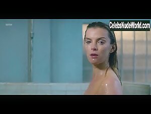 Betty Gilpin in GLOW (series) (2017) 9