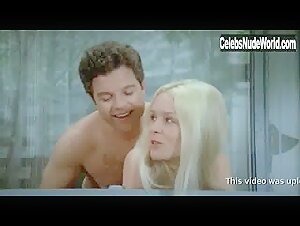 Birte Tove Blonde , boobs in Tandlaege pa sengekanten (1971) 15