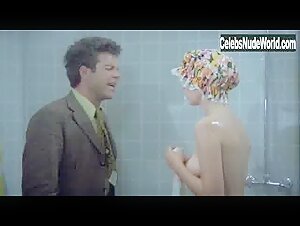 Birte Tove Blonde , boobs in Tandlaege pa sengekanten (1971) 3