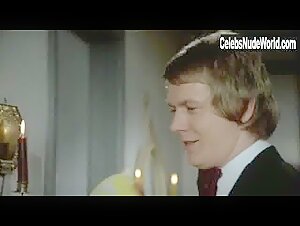 Birte Tove Blonde , boobs in Tandlaege pa sengekanten (1971) 6