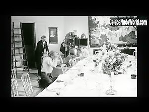 Birte Tove Explicit , Blonde in Tandlaege pa sengekanten (1971) 14