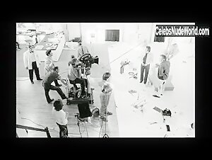Birte Tove Explicit , Blonde in Tandlaege pa sengekanten (1971) 17