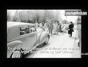 Birte Tove Explicit , Blonde in Tandlaege pa sengekanten (1971) 9