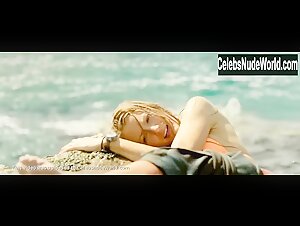 Blake Lively in Shallows (2016) 10