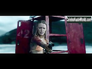 Blake Lively in Shallows (2016) 12
