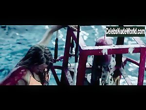 Blake Lively in Shallows (2016) 13