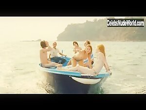 Bobbi Salvor Menuez in Apres mai (2012) 13