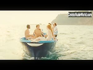 Bobbi Salvor Menuez in Apres mai (2012) 17