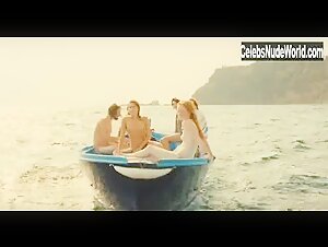 Bobbi Salvor Menuez in Apres mai (2012) 19