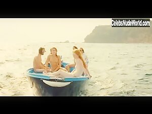 Bobbi Salvor Menuez in Apres mai (2012) 20