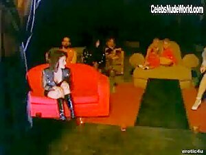 Bobbie Marie in Femalien (1996) 1