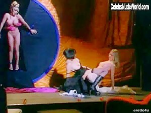 Bobbie Marie in Femalien (1996) 17