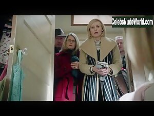 Bojana Novakovic in Shameless (series) (2011) 15