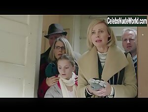 Bojana Novakovic in Shameless (series) (2011) 18