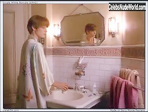 Bridget Fonda Hot , Explicit in Single White Female (1992) 10