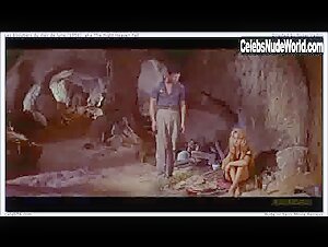 Brigitte Bardot in Les bijoutiers du clair de lune (1958) 2
