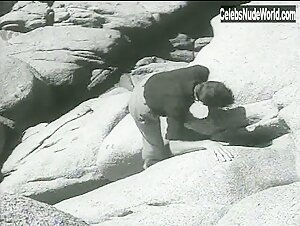 Brigitte Bardot in Manina, la fille sans voiles (1952) 3
