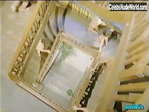 Brigitte Lahaie Shower , Explicit in Sechs Schwedinnen im Pensionat (1979) 15