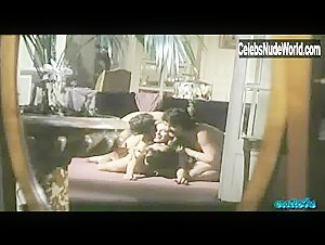 Brigitte Lahaie Double Blowjob , Threesome in Couple cherche esclave sexuel (1979) 17