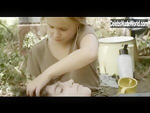 Brune Renault in Cadavre exquis (short) (2013) 15
