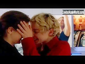 Camille Japy in Nos vies heureuses (1999) 13