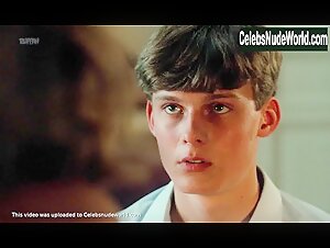 Camilla Soeberg in Tro, hab og kaerlighed (1984) 10