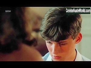 Camilla Soeberg in Tro, hab og kaerlighed (1984) 14
