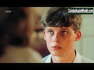 Camilla Soeberg in Tro, hab og kaerlighed (1984) 8