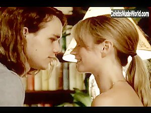 Cameron Richardson Blonde , Outdoor in Good Humor Man (2005) 2