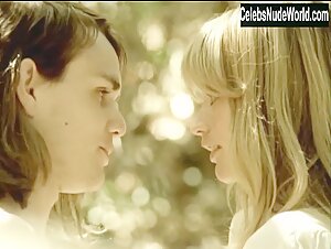 Cameron Richardson Outdoor , Couple in Good Humor Man (2005) 13