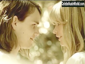 Cameron Richardson Outdoor , Couple in Good Humor Man (2005) 14