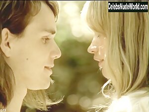 Cameron Richardson Outdoor , Couple in Good Humor Man (2005) 17