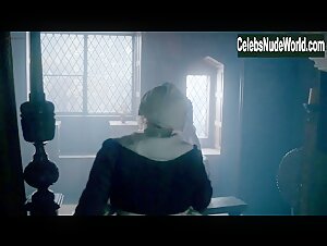 Caitriona Balfe Wet , Explicit in Outlander (series) (2014) 13