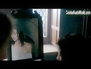 Caitriona Balfe Wet , Explicit in Outlander (series) (2014) 14