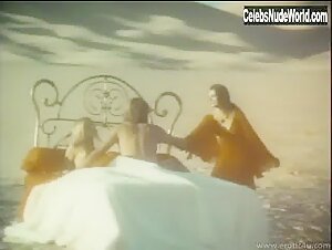 Celeste Yarnall boobs , Brunette in Velvet Vampire (1971) 6