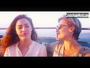 Celine Sallette lesbian kiss in Vernon Subutex (series) (2019) 1