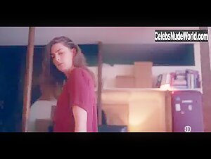 Celine Sallette lesbian kiss in Vernon Subutex (series) (2019) 19