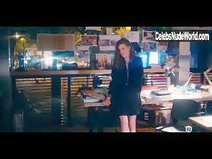 Celine Sallette lesbian kiss in Vernon Subutex (series) (2019) 3