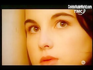 Cecile Fleury in Une jeune fille si charmante (1993) 6