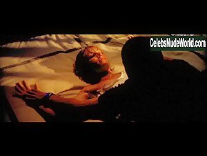 Cecile De France in L'art (delicat) de la seduction (2001) 9