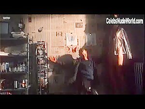 Cayetana Guillen Cuervo in Mas que amor, frenesi (1996) 19