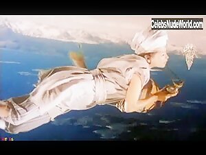 Catherine Zeta-Jones Butt , Explicit in Les 1001 nuits (1990) 4