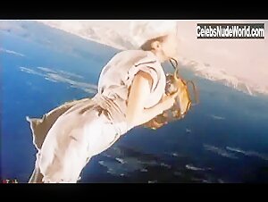 Catherine Zeta-Jones Butt , Explicit in Les 1001 nuits (1990) 5
