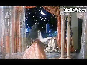 Catherine Zeta-Jones Sexy Dress , Erotic Dance in Les 1001 nuits (1990) 5