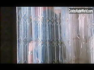 Catherine Zeta-Jones Sexy Dress , Erotic Dance in Les 1001 nuits (1990) 9