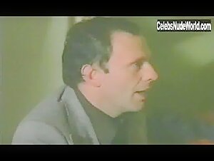 Catherine Deneuve in L'agression (1975) 14
