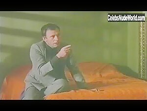 Catherine Deneuve in L'agression (1975) 18