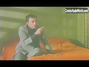 Catherine Deneuve in L'agression (1975) 19