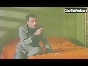 Catherine Deneuve in L'agression (1975) 20